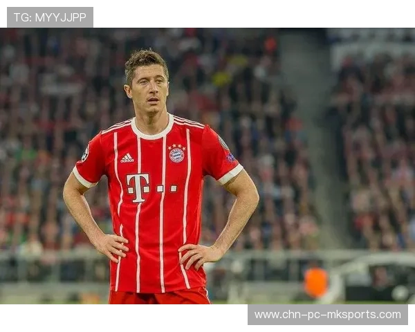 莱万门前灵动一扣甩开追防，拜仁几乎成功终结对手